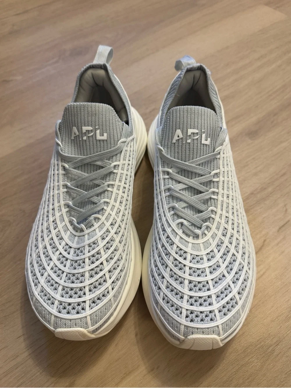 APL Techloom Zipline in Light Gray and White
